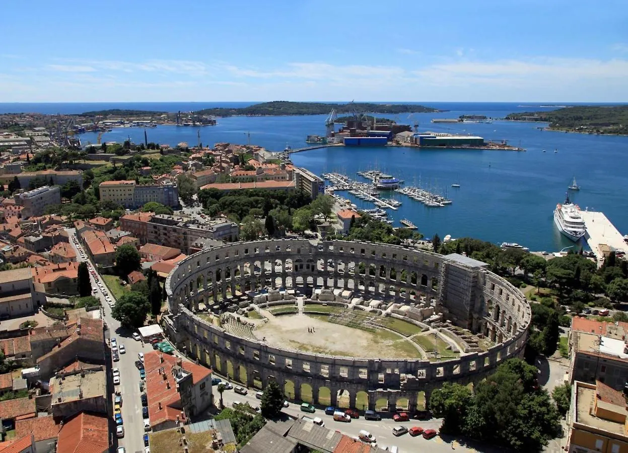 Apartments With Wifi Pula - 21408