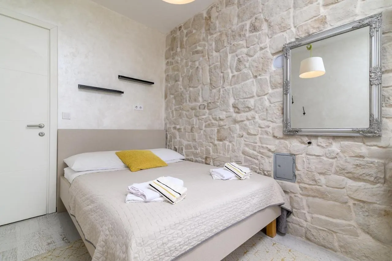 Apartments With Wifi Pula - 21408 0*,  クロアチア